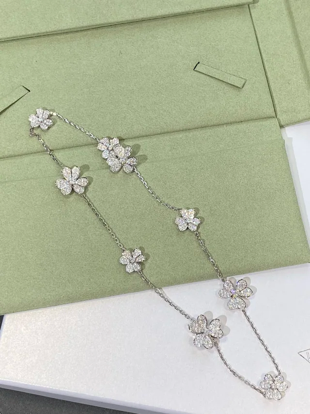 VCA Frivole with full diamonds Series - image 4