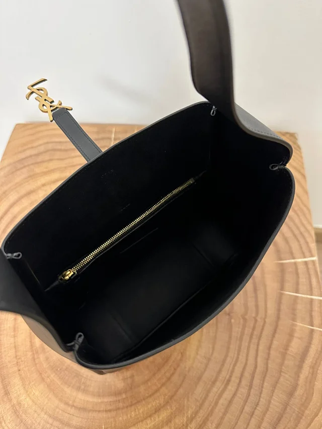 YSL LE5A7 Hobo Bag Calfskin - image 7