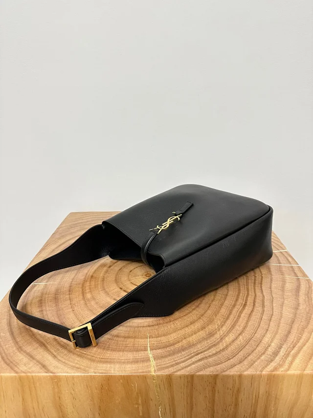 YSL LE5A7 Hobo Bag Calfskin - image 5