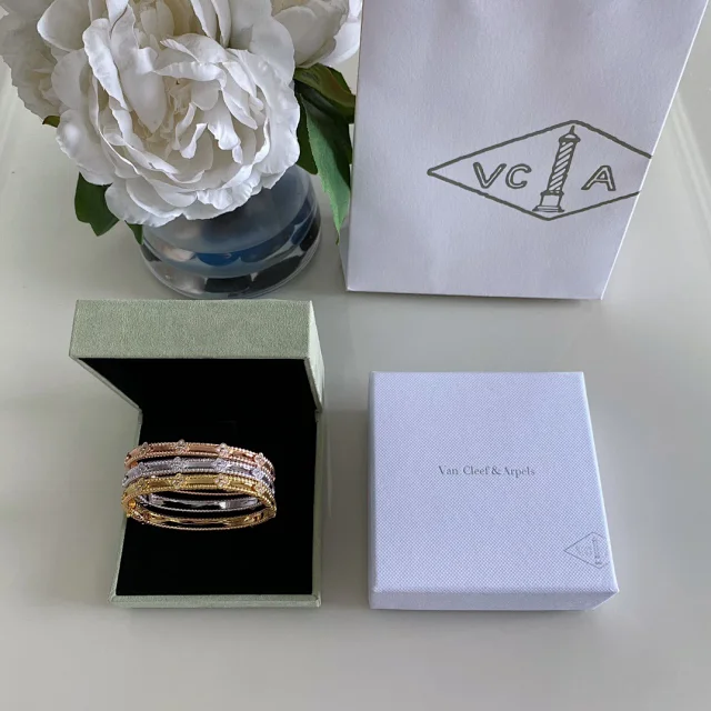 VCA Perlee sweet clovers cuff - image 10