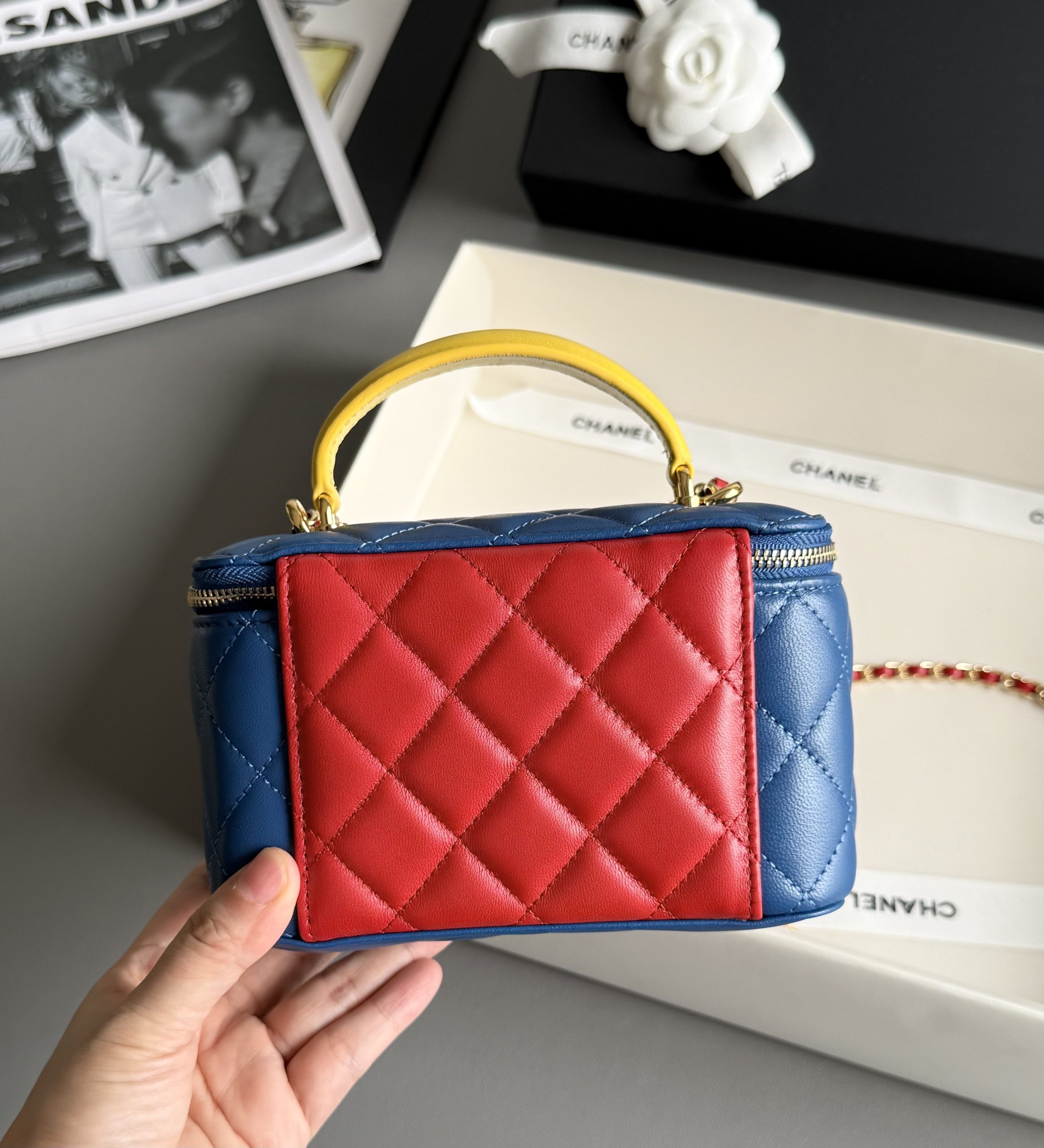 CHANEL LONG VANITY WITH CHAIN Lambskin - image 3