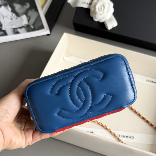 CHANEL LONG VANITY WITH CHAIN Lambskin - image 5