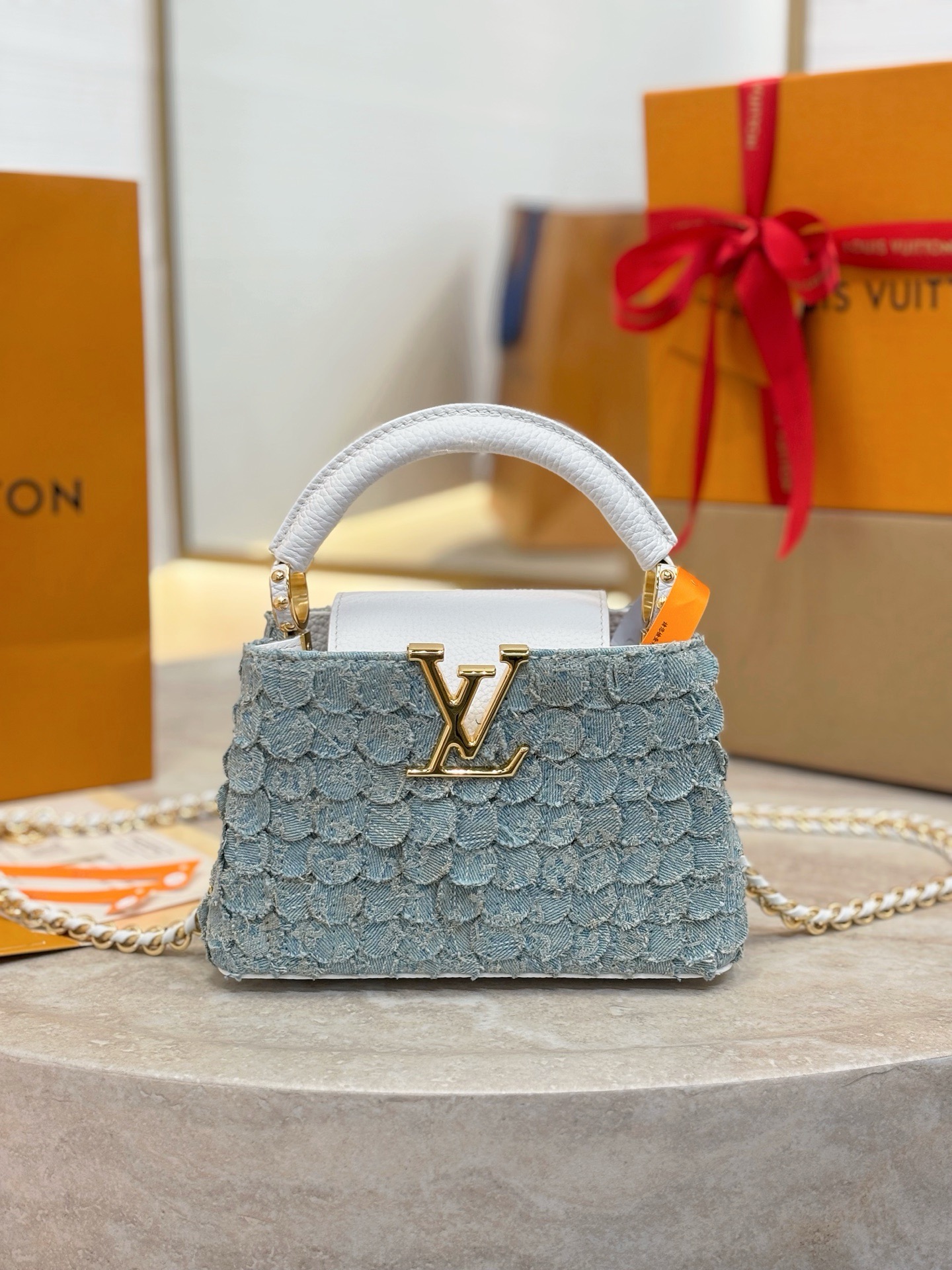 LV Capucines Mini M28305 - image 2