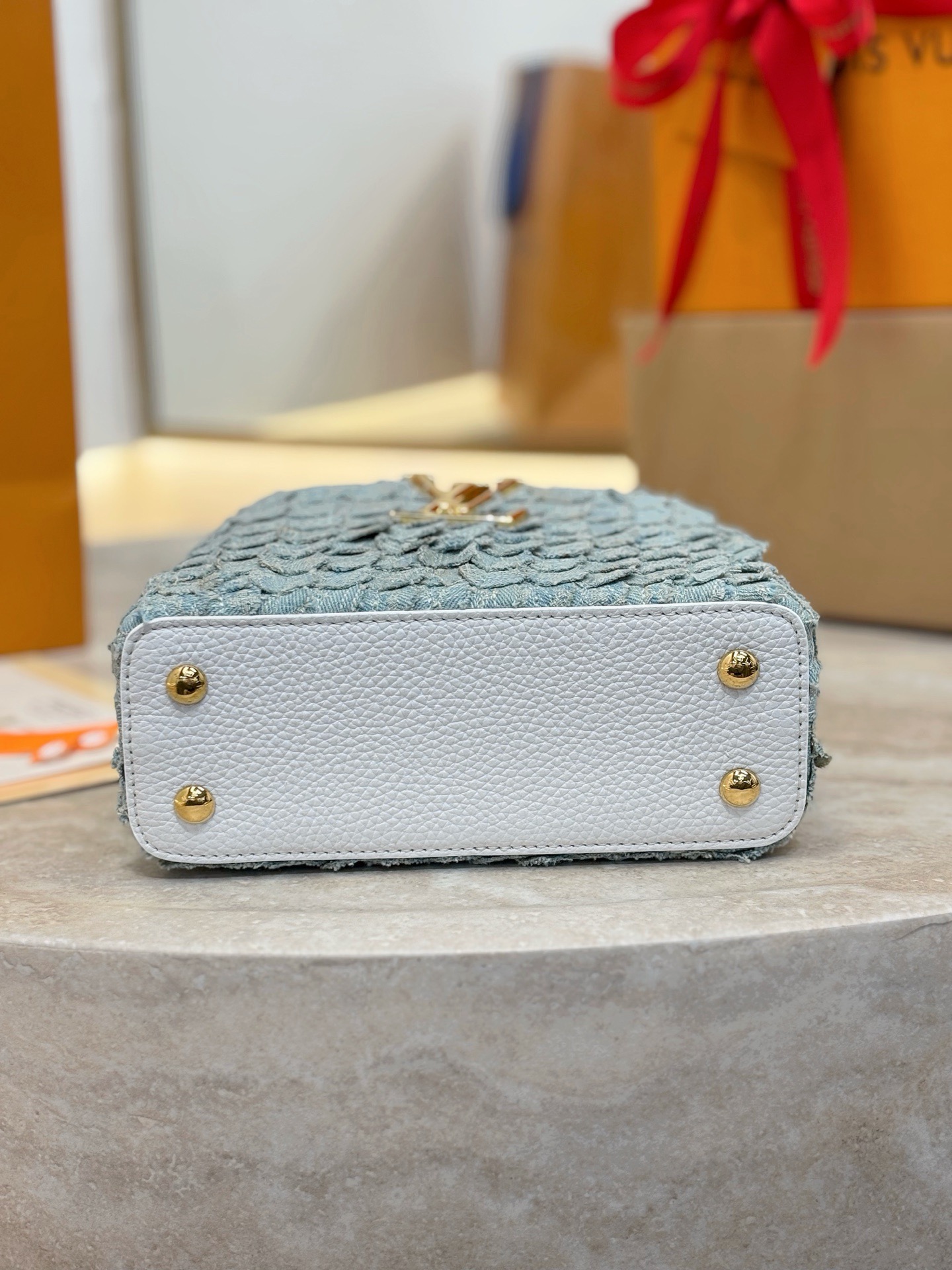 LV Capucines Mini M28305 - image 5