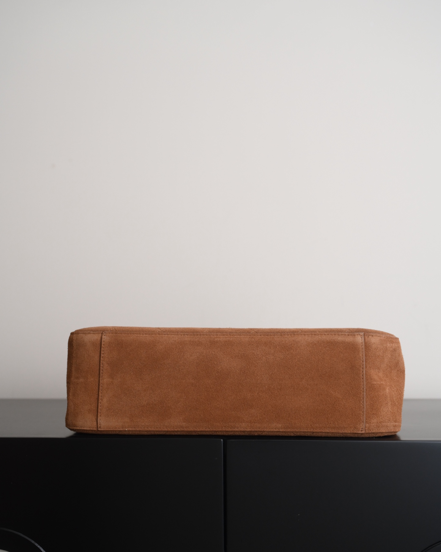 CHANEL Maxi Flap Bag Suede Calfskin In Caramel - image 5