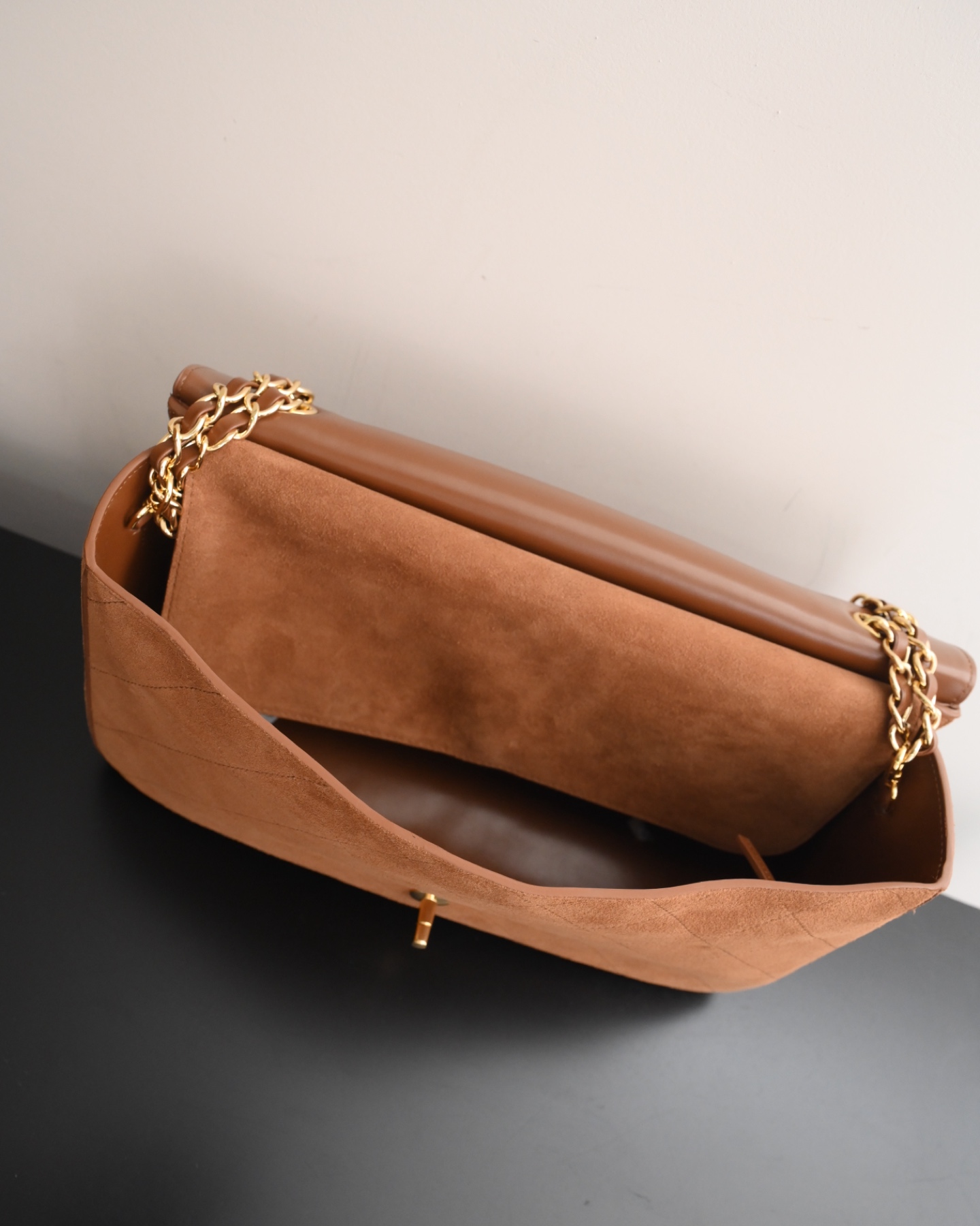 CHANEL Maxi Flap Bag Suede Calfskin In Caramel - image 7
