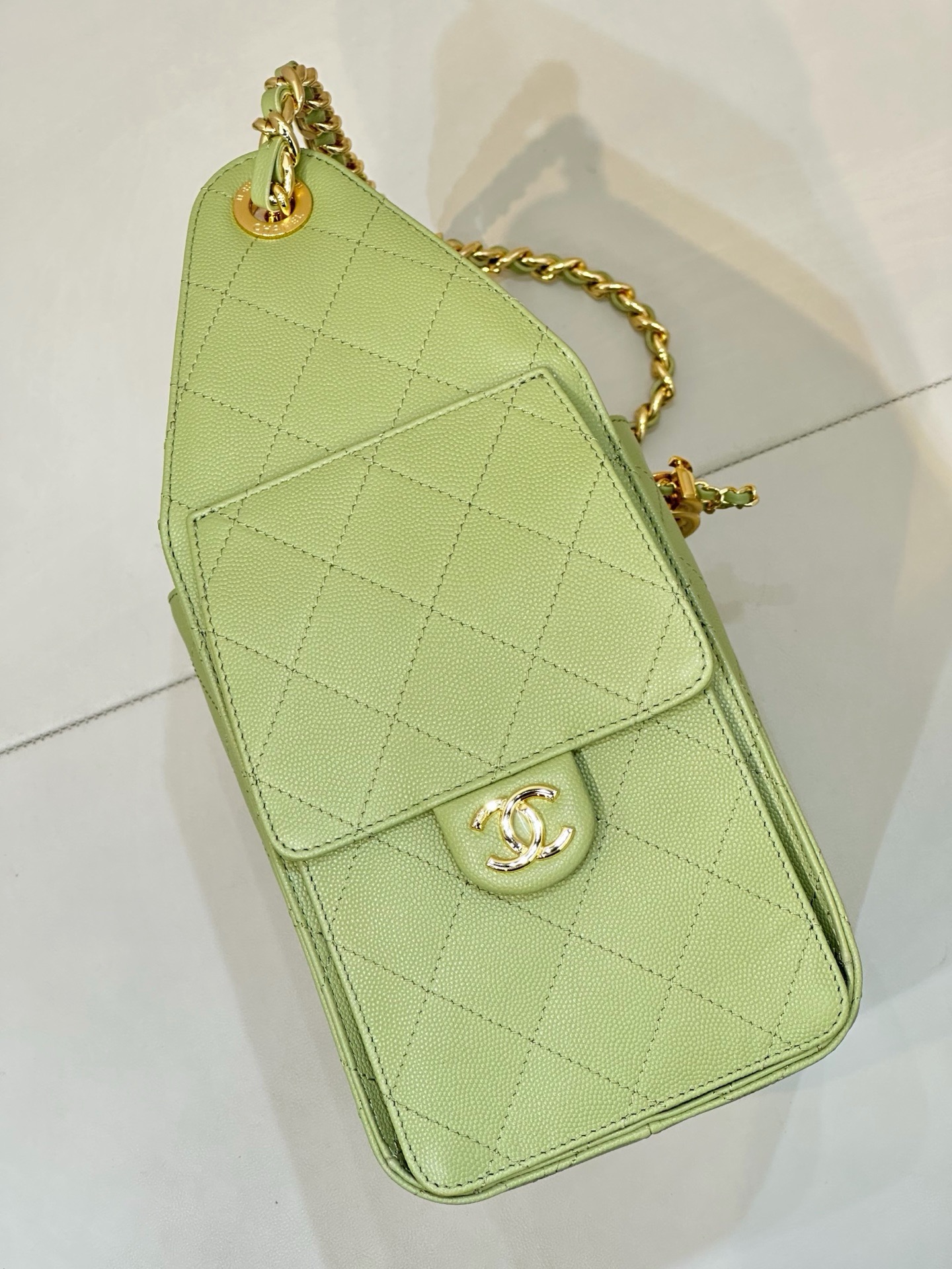 CHANEL 25 HANDBAG Grained Calfskin Green - image 4
