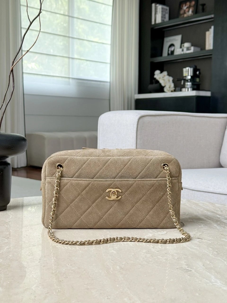 CHANEL sac caméra Veau velours - image 2