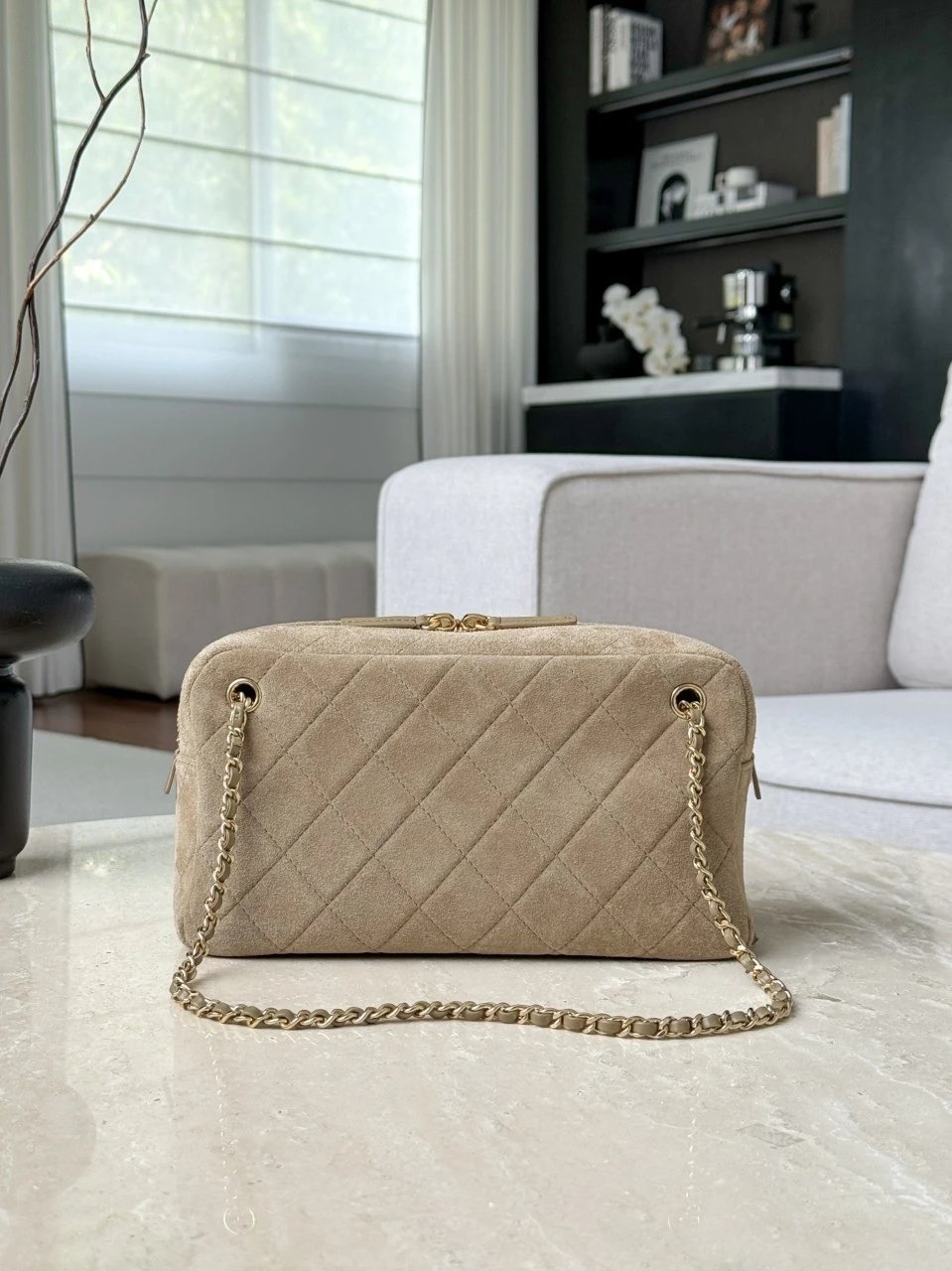 CHANEL sac caméra Veau velours - image 3