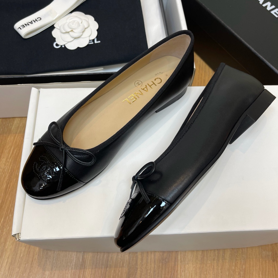CHANEL Ballet flats Lambskin & Patent Calfskin Black - image 4