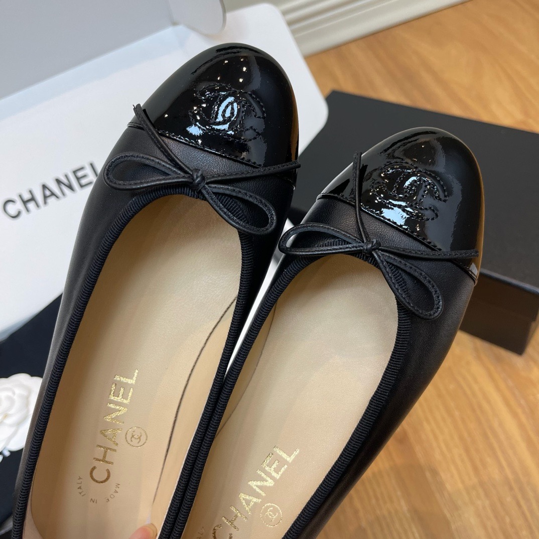 CHANEL Ballet flats Lambskin & Patent Calfskin Black - image 8