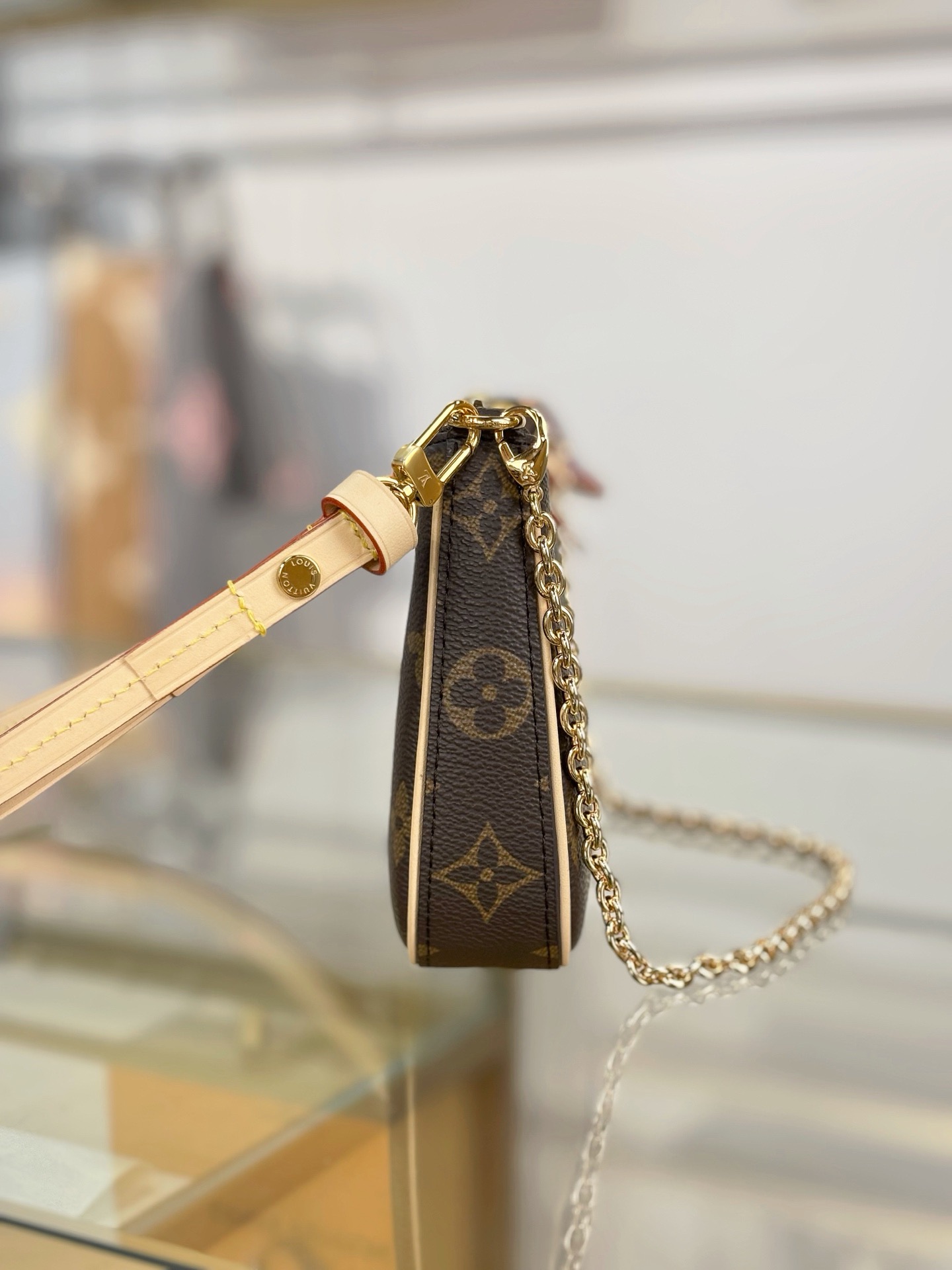 LV Easy Pouch On Strap M80439 - image 4