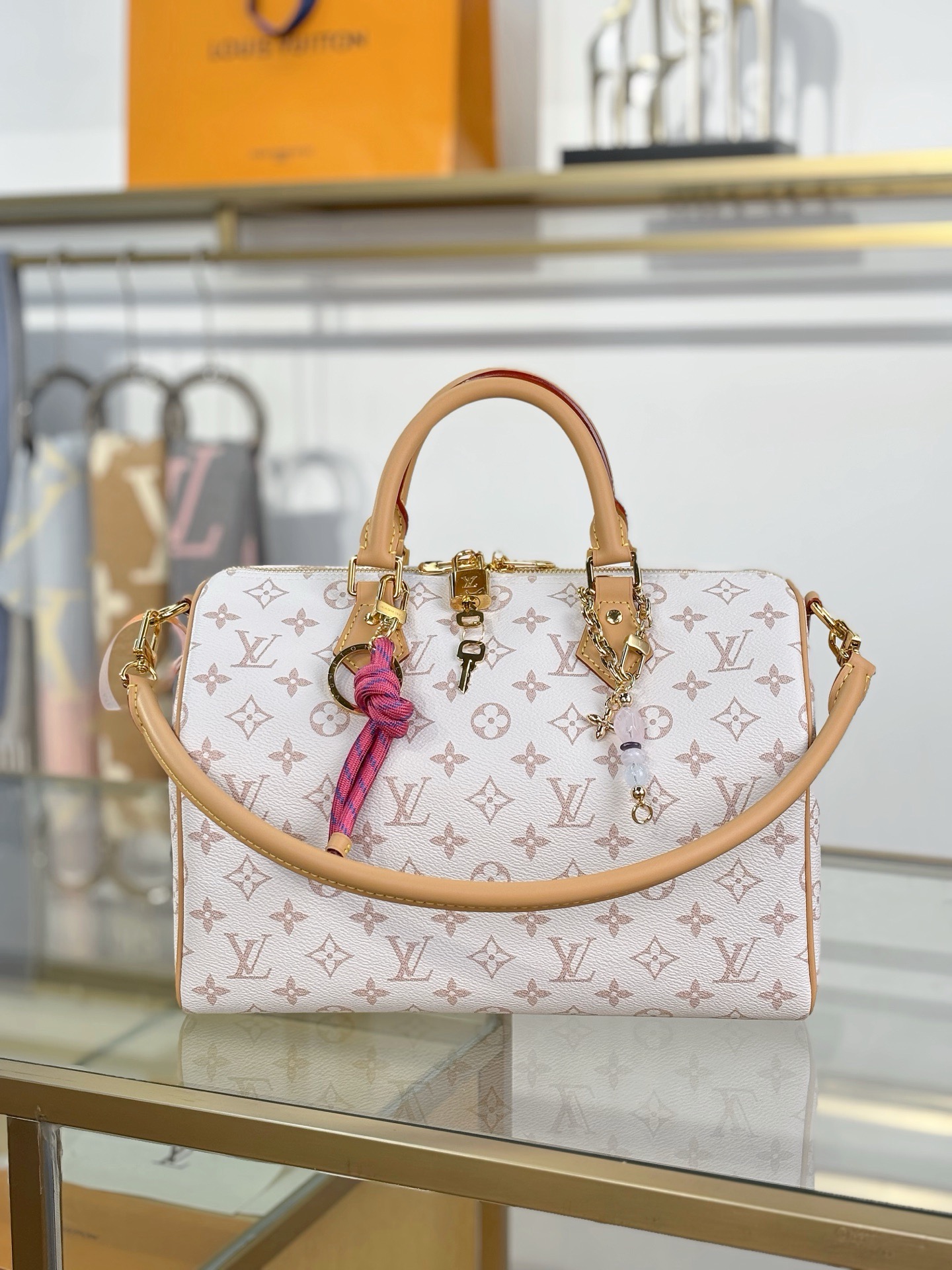 LV Speedt Soft 30 Lucky M15108 - image 2