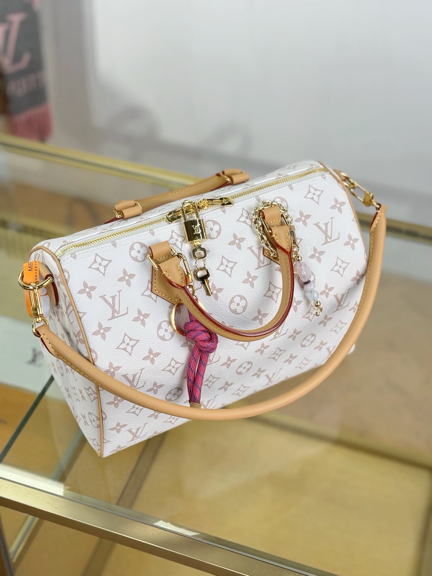 LV Speedt Soft 30 Lucky M15108 - image 6